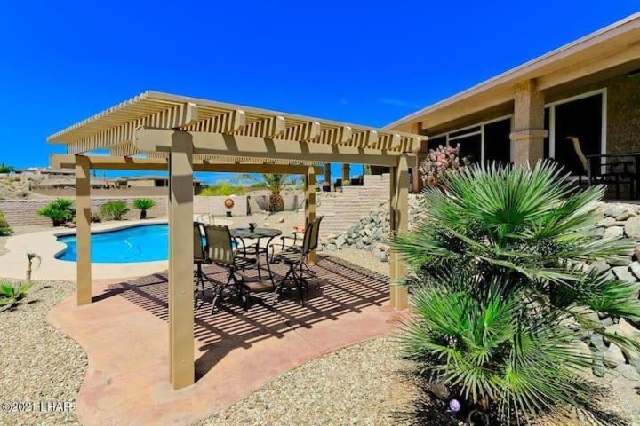 Lodestar Livin! 4-bedroom, Pool, Views! Holiday home Lake Havasu City