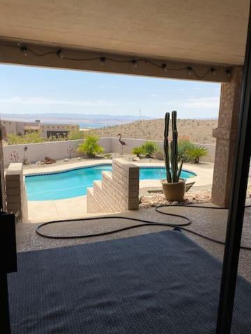 Lodestar Livin! 4-bedroom, Pool, Views! Holiday home Lake Havasu City