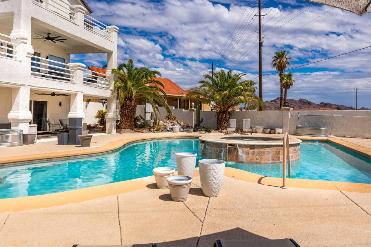 Lakeview Minute From New Launch With Pool And Apartment