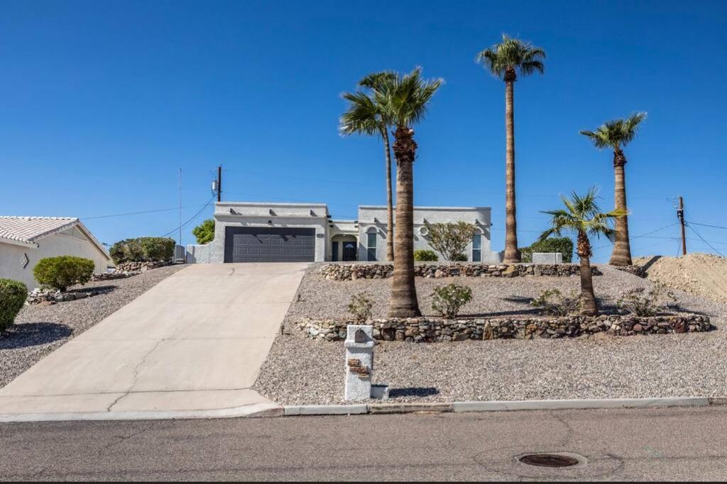 Peaceful Desert W/lake View & Holiday home Lake Havasu City