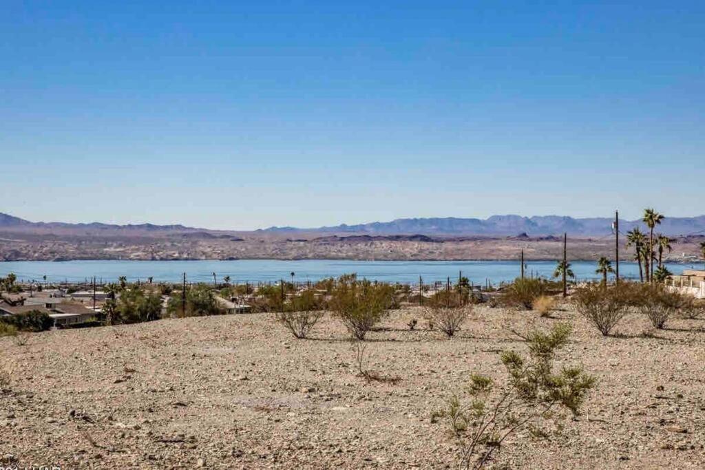 Peaceful Desert W/lake View & Holiday home *
