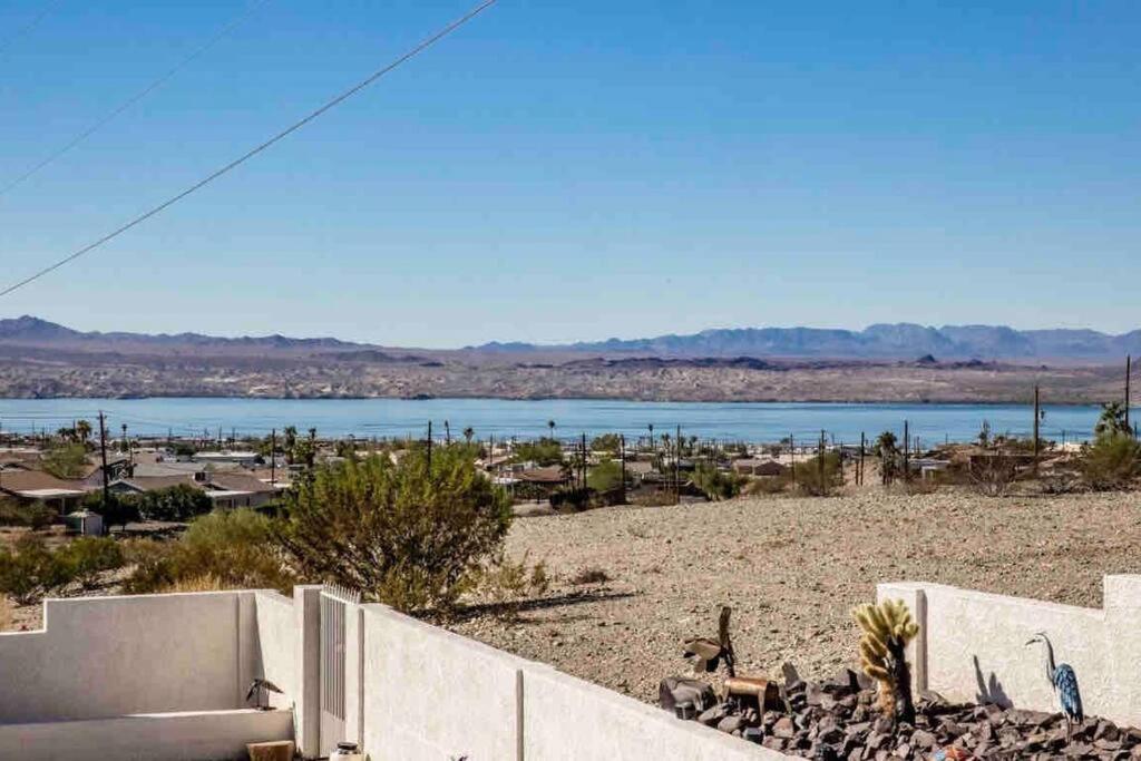 Peaceful Desert W/lake View & Holiday home *