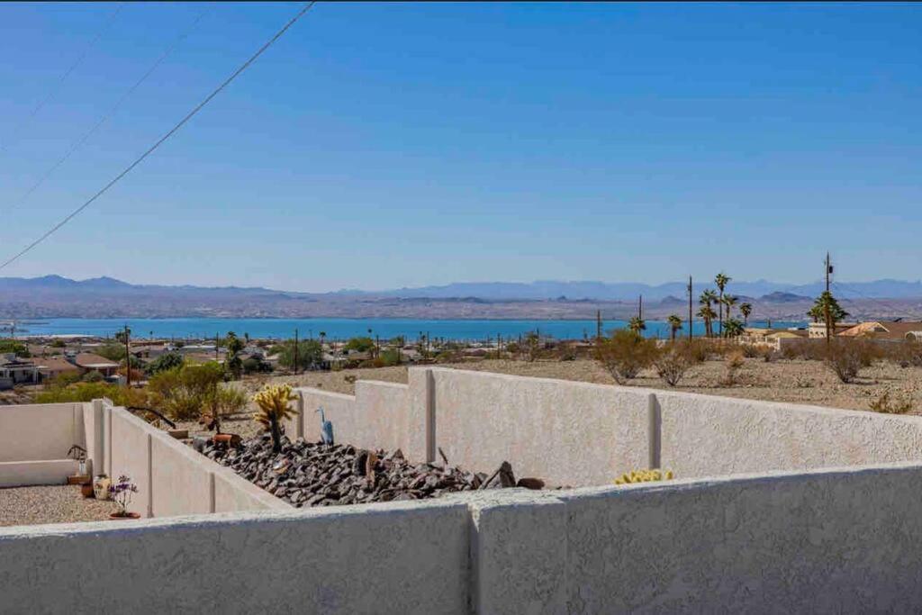 Peaceful Desert W/lake View & Holiday home Lake Havasu City