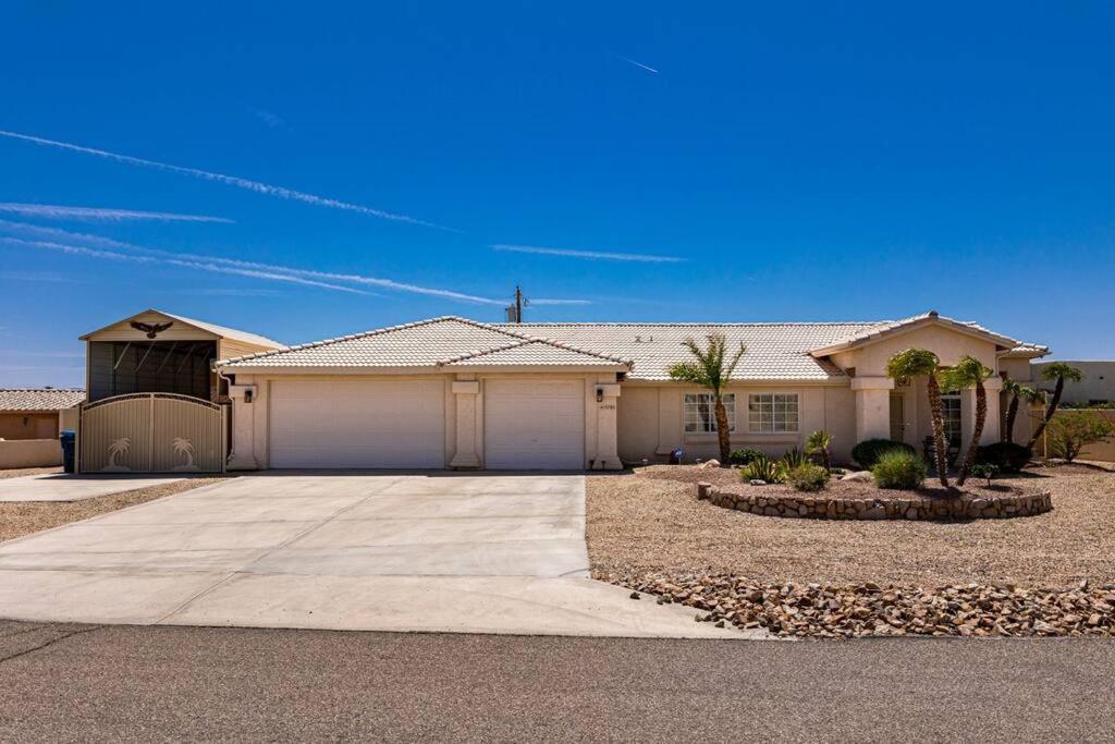 Sunset Paradise . Pool . Bbq . Smart Tv . Sleeps10 Apartment Lake Havasu City