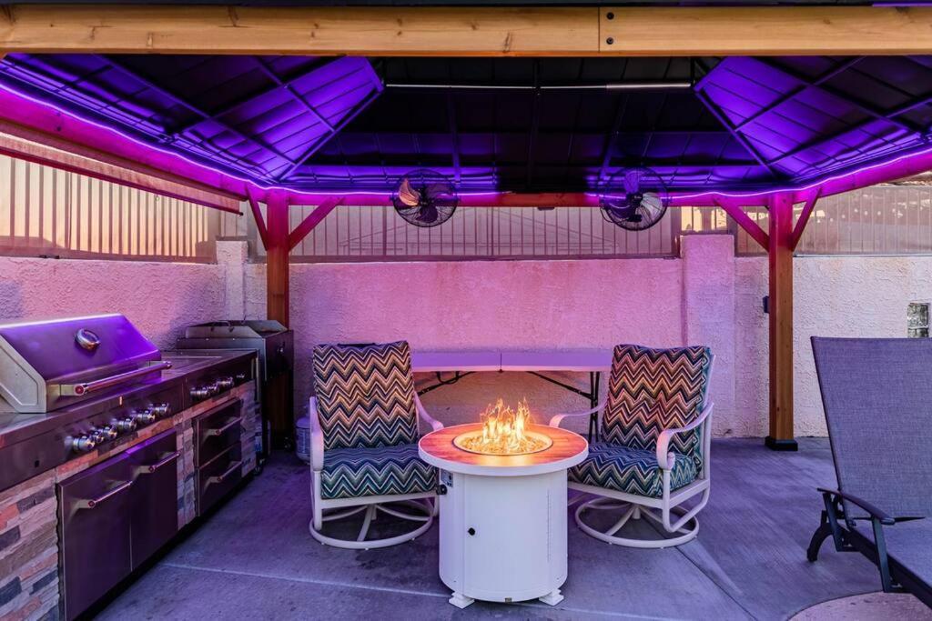 Sunset Paradise . Pool . Bbq . Smart Tv . Sleeps10 *