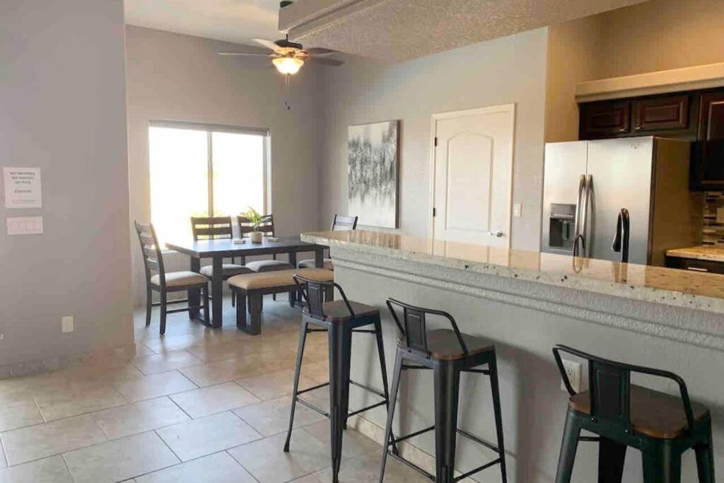 Havasu Retreat! Pool, Spa, Gym & View Holiday home Lake Havasu City