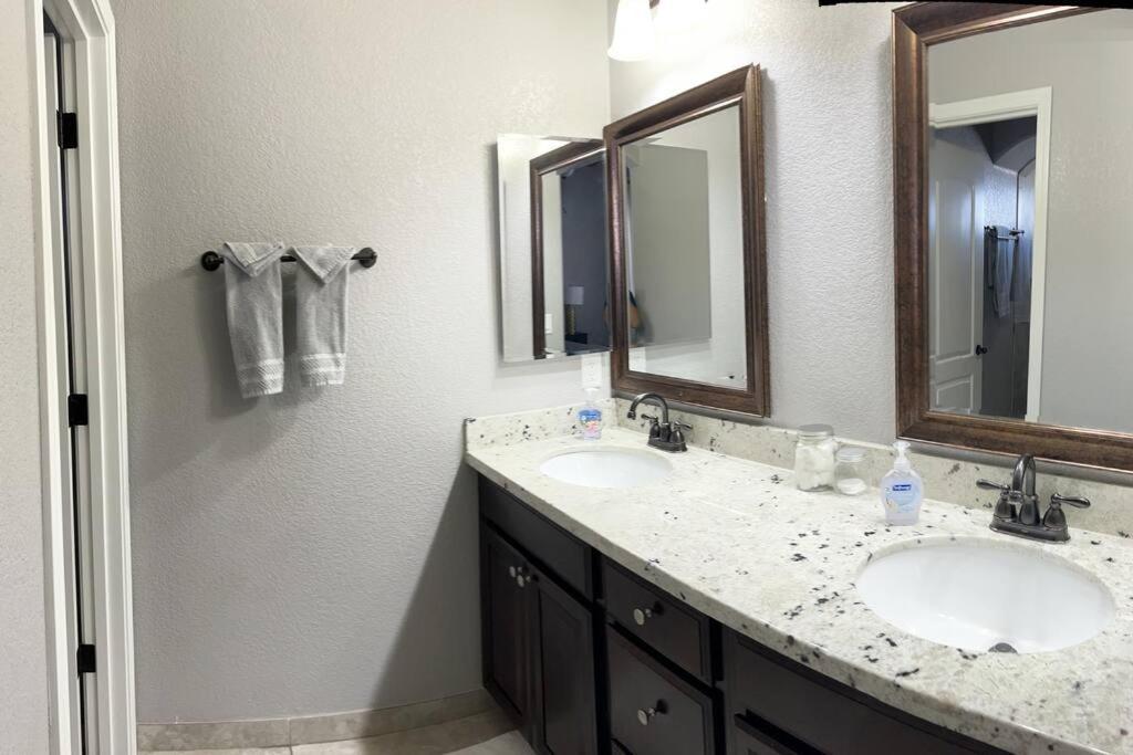 Holiday home Havasu Retreat! Pool, Spa, Gym & View
