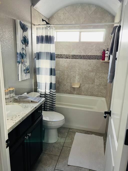 Havasu Retreat! Pool, Spa, Gym & View Holiday home