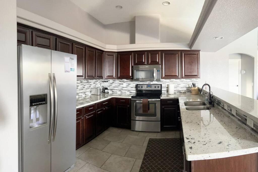 Holiday home Havasu Retreat! Pool, Spa, Gym & View *