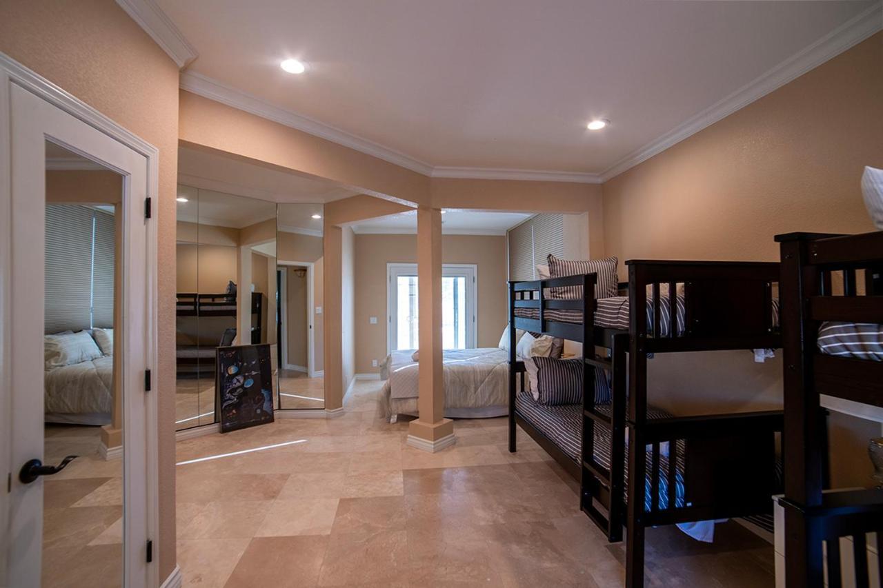 Golf Course Luxury Retreat On Hogan