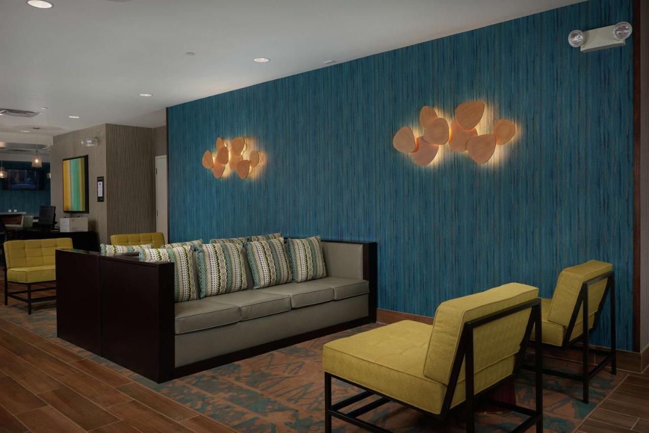 Hampton Havasu Hotel