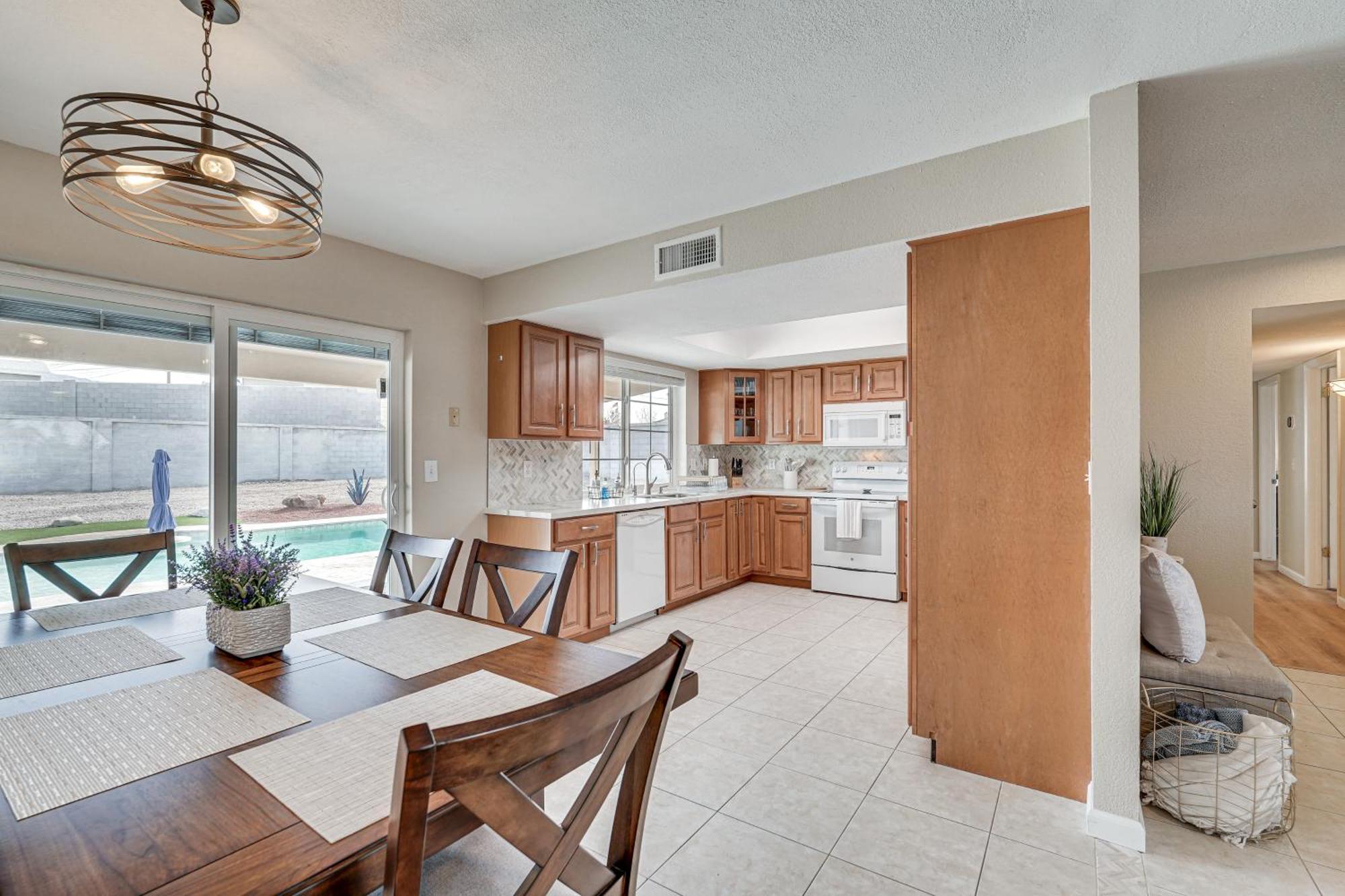 Idyllic With Grill And Pool 5 Mi To Havasu! Holiday home