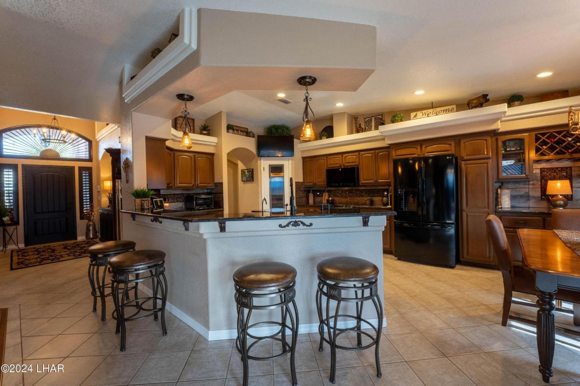 Luxe Havasu 6-bedroom Retreat! Pool, Hot Tub, Views! Holiday home