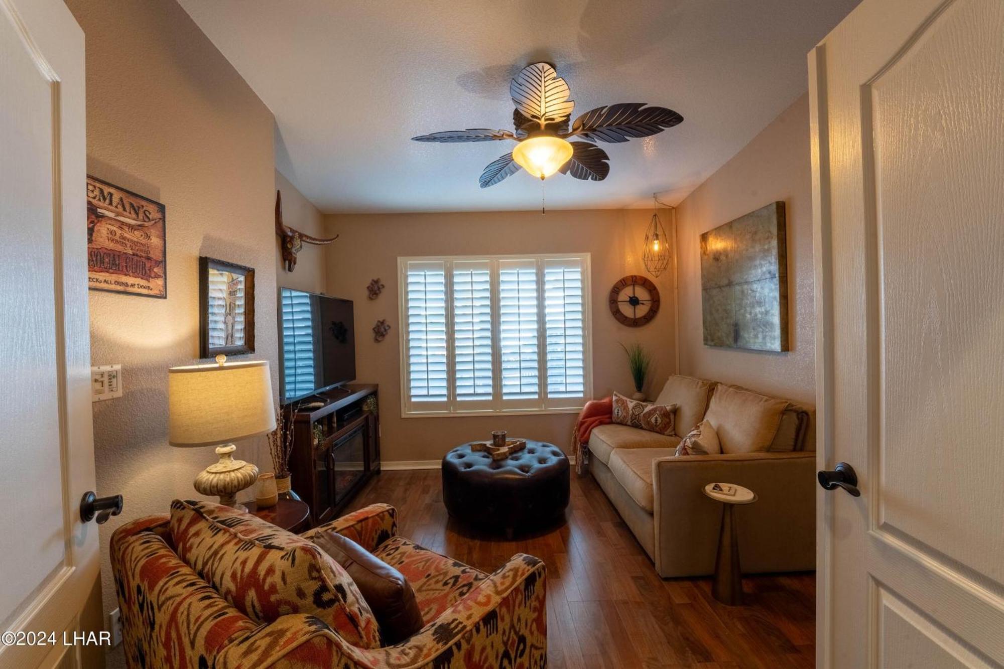 Luxe Havasu 6-bedroom Retreat! Pool, Hot Tub, Views! Holiday home
