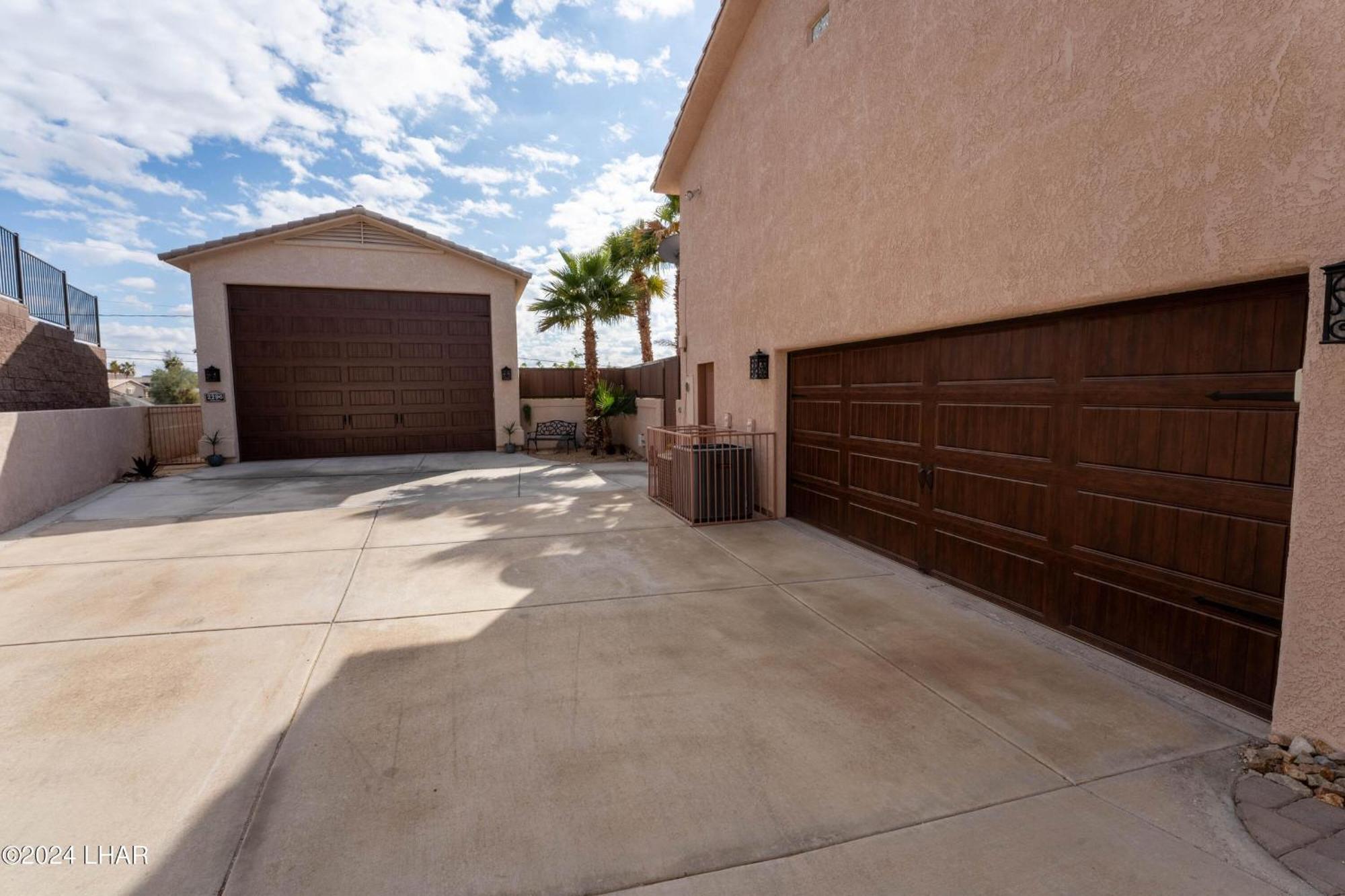 Luxe Havasu 6-bedroom Retreat! Pool, Hot Tub, Views! Holiday home Lake Havasu City