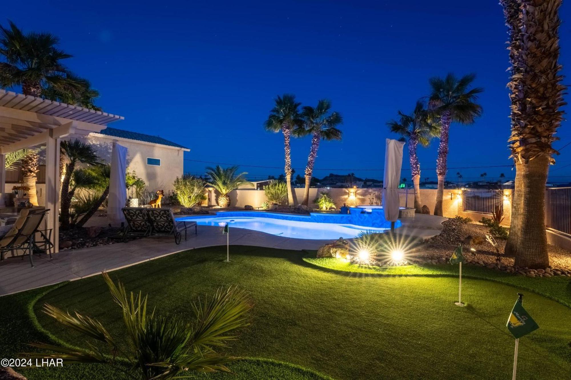 Luxe Havasu 6-bedroom Retreat! Pool, Hot Tub, Views! Holiday home Lake Havasu City