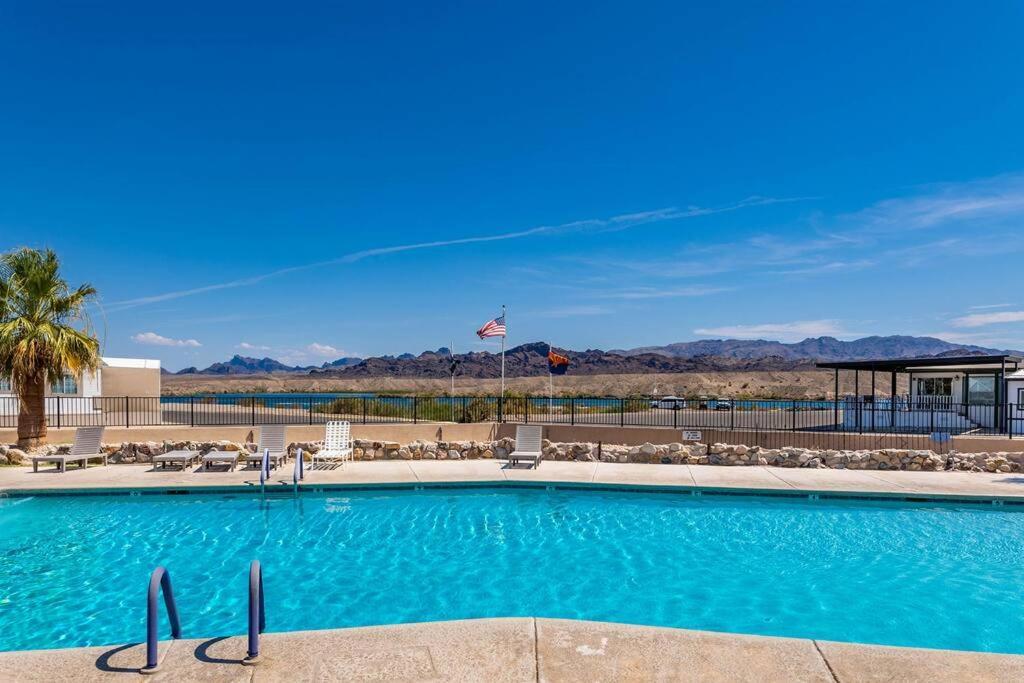 Lakeside Luxury - Sams Beachcomber Access Lake Havasu City