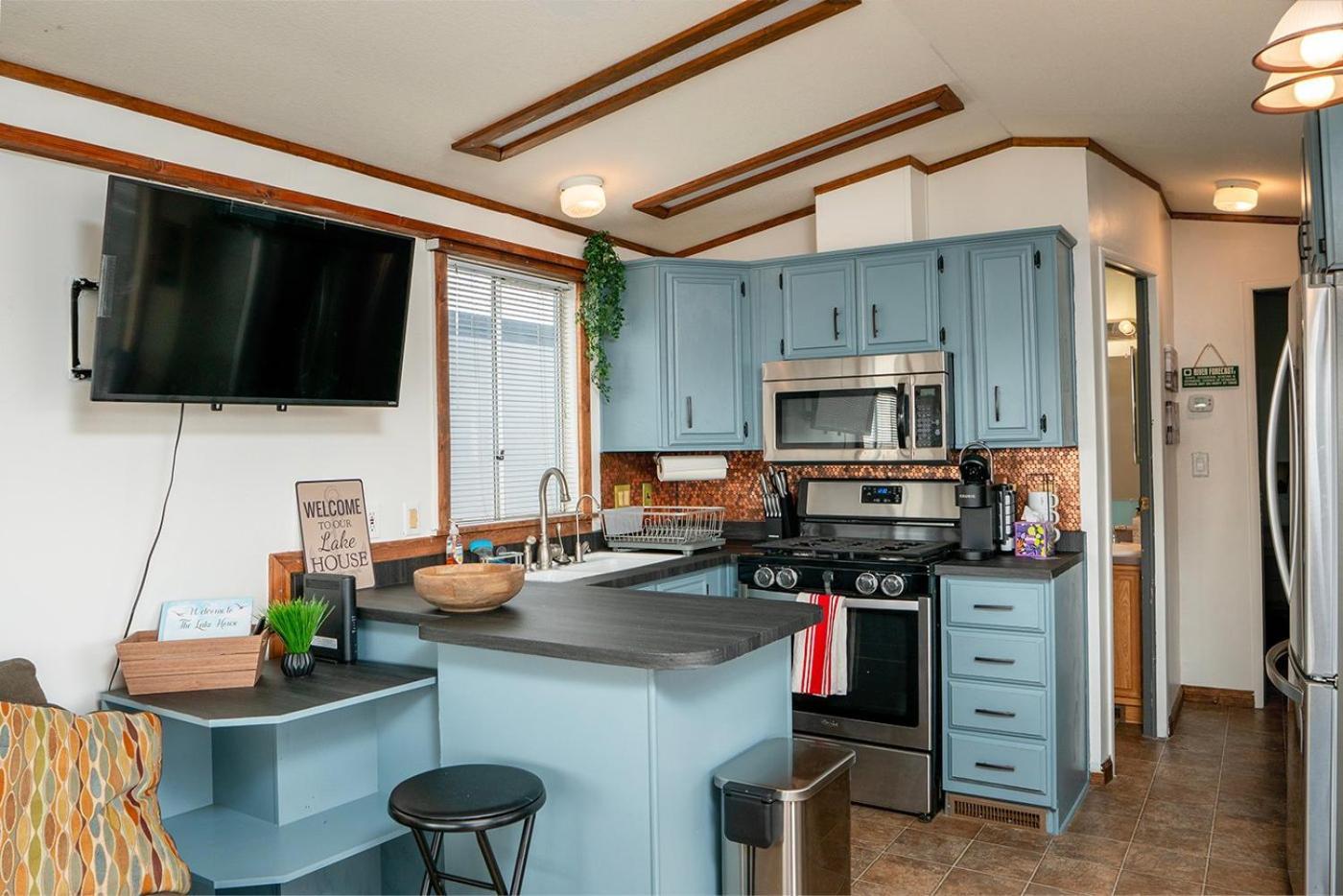Sam's Beachcomber Beauty, Front Row, Gorgeous Views! #222 Lake Havasu City