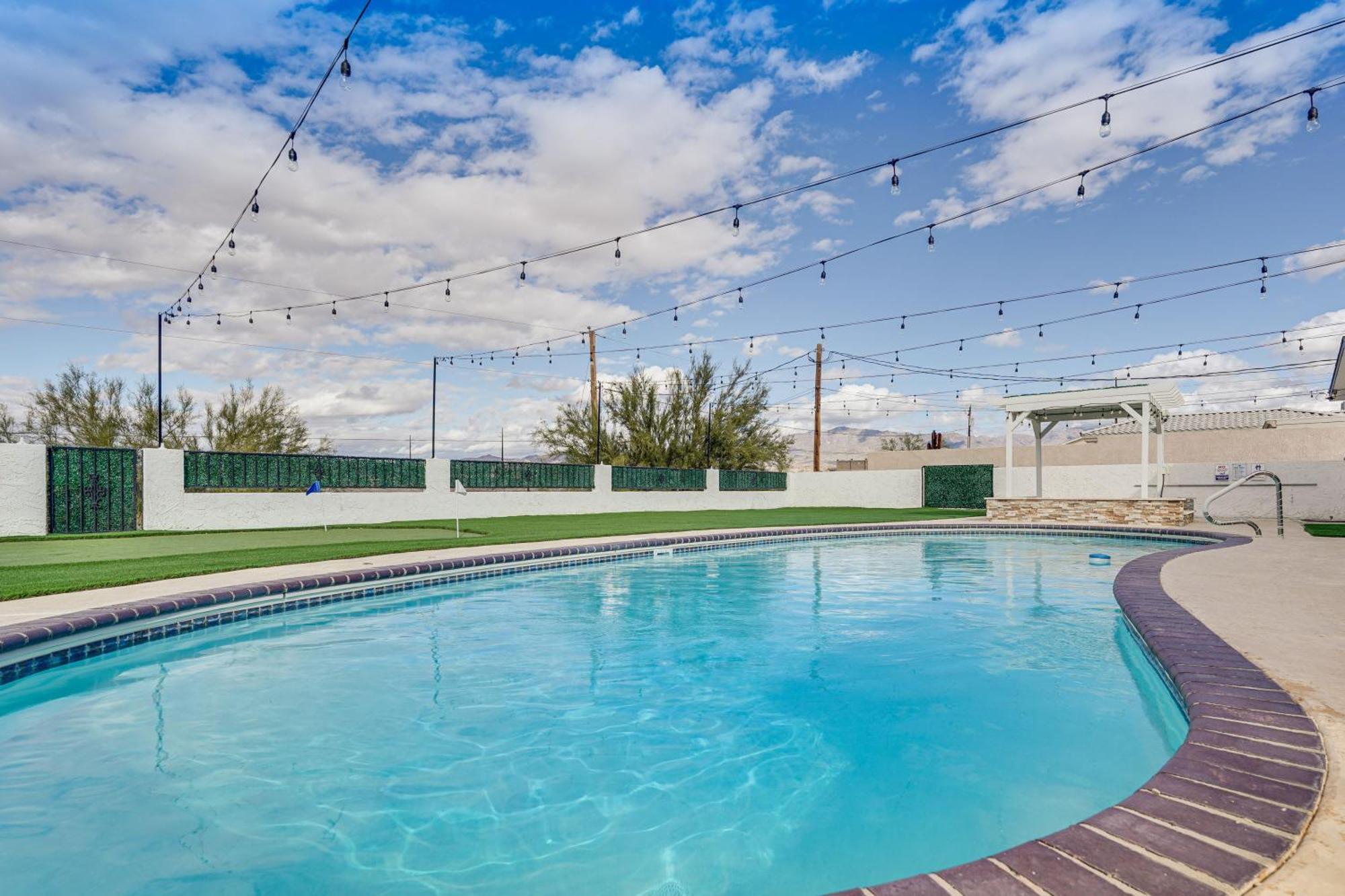 Sunny Arizona Oasis With Views - 2 Mi To Havasu Holiday home *