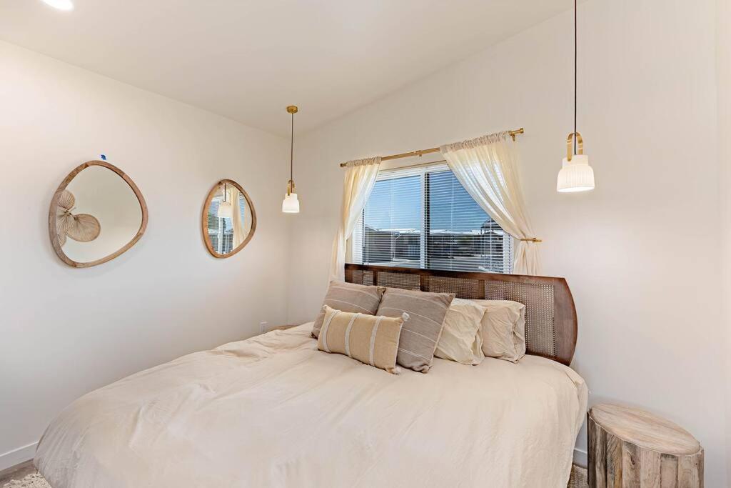 Lakeside Luxury - Sams Beachcomber Access Lake Havasu City