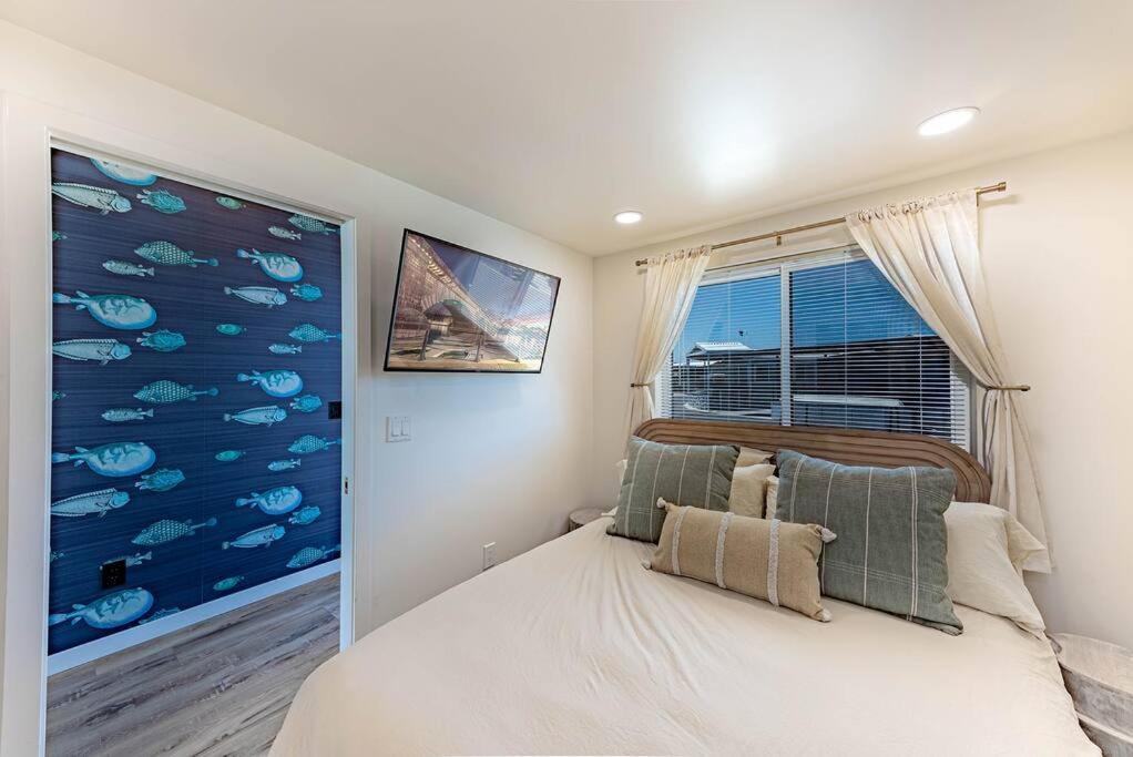 Lakeside Luxury - Sams Beachcomber Access Holiday home *