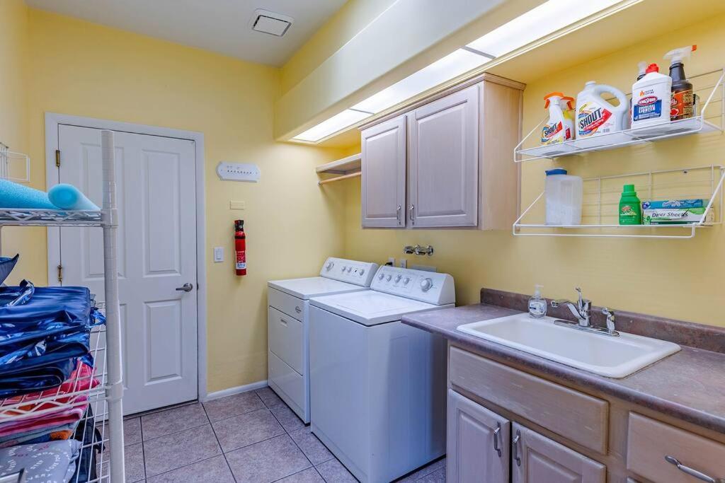 Holiday home Havagetaway Pool Bbq Mountain Views Lake Havasu City