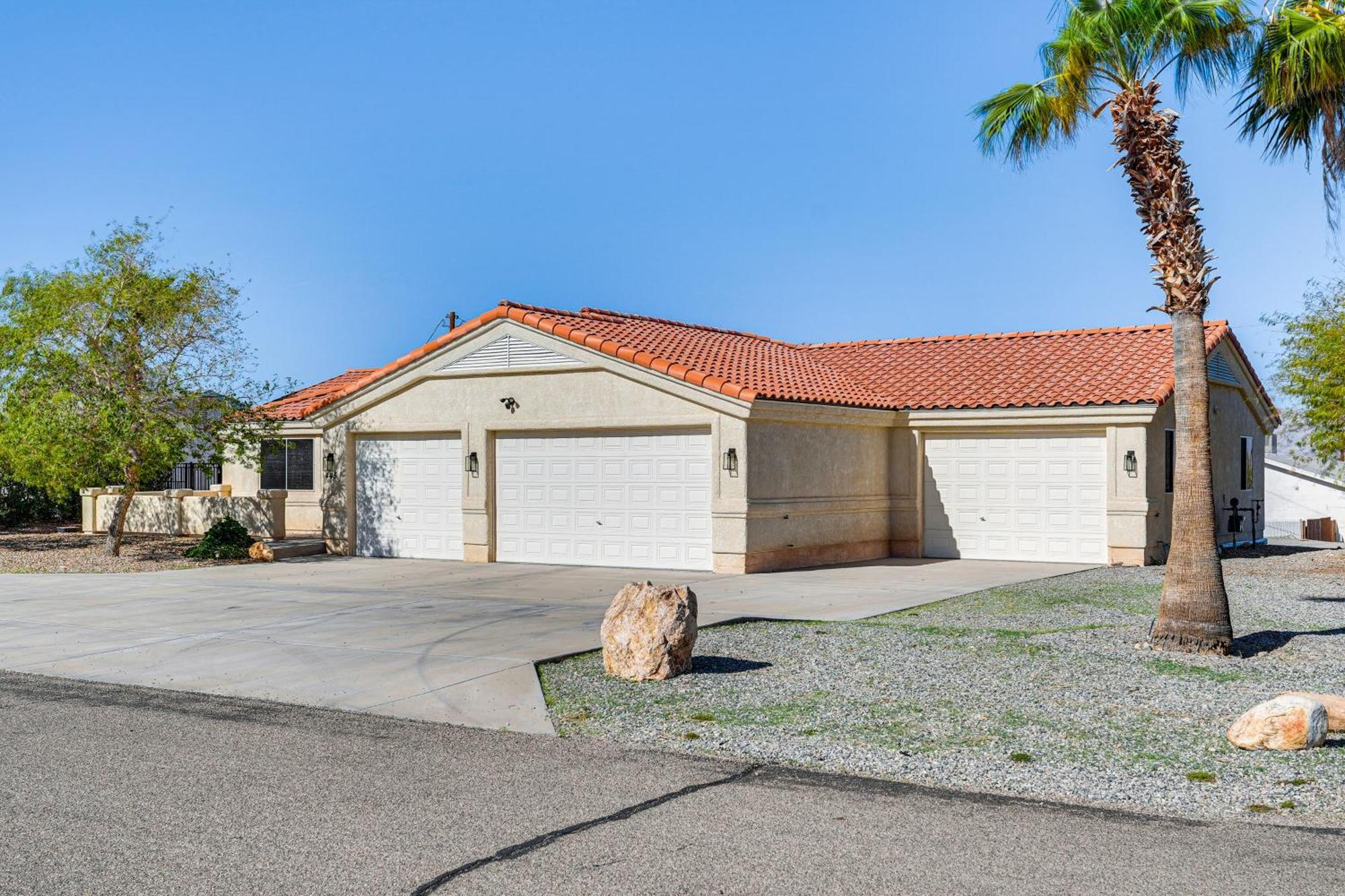 Inviting With View 2 Mi To Havasu! Holiday home *