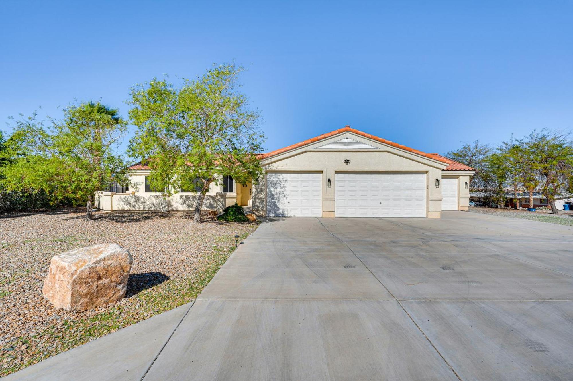 Inviting With View 2 Mi To Havasu! Holiday home *