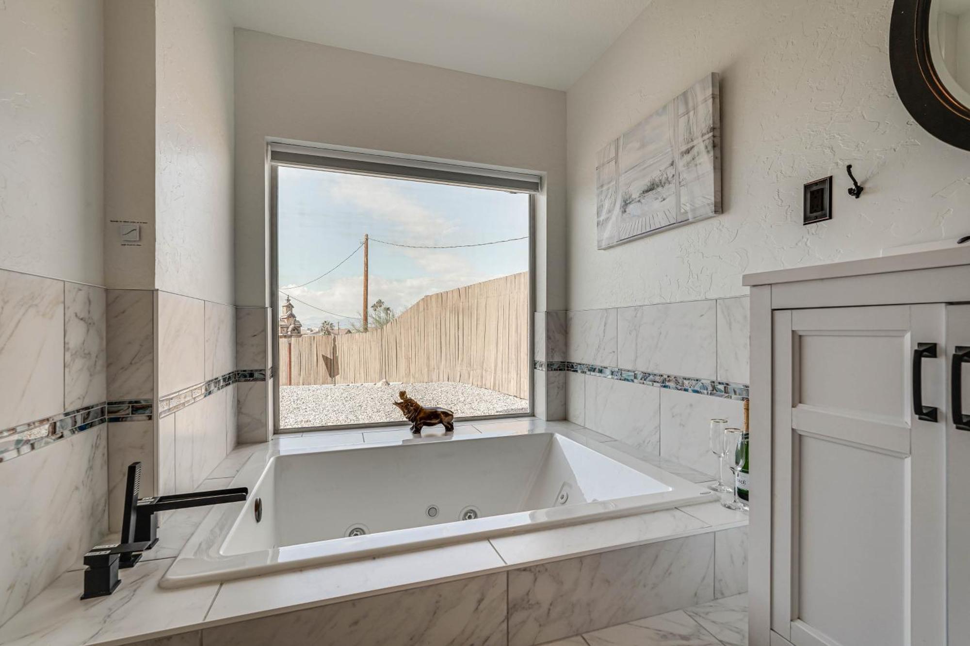 Havasu With Covered Patio, Grill And Views! Holiday home Lake Havasu City