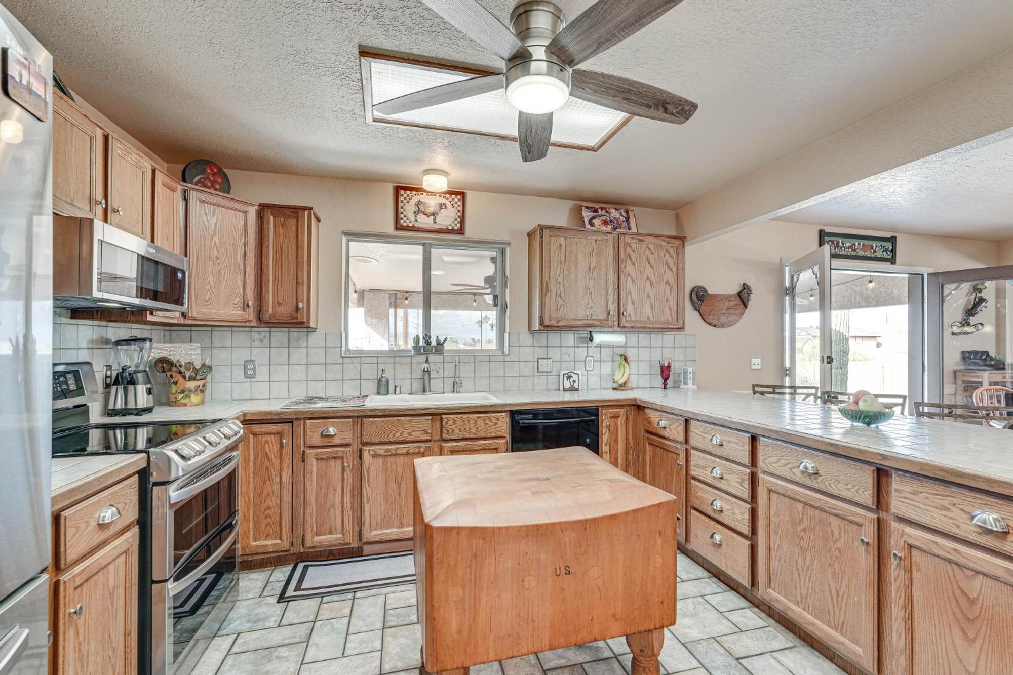 Havasu With Covered Patio, Grill And Views!