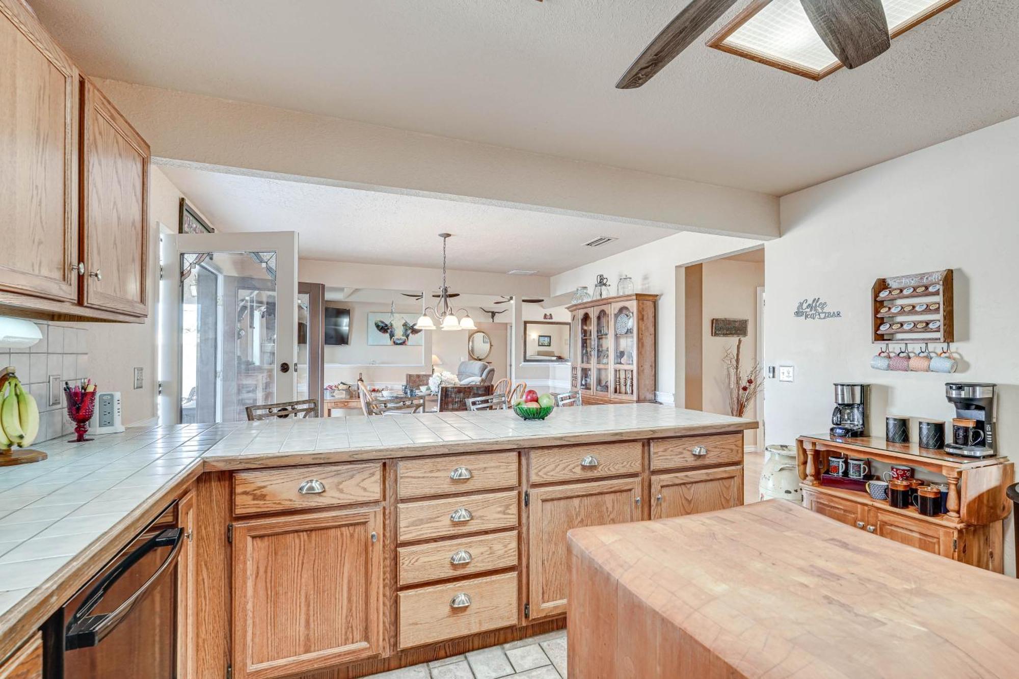 Havasu With Covered Patio, Grill And Views! Holiday home *