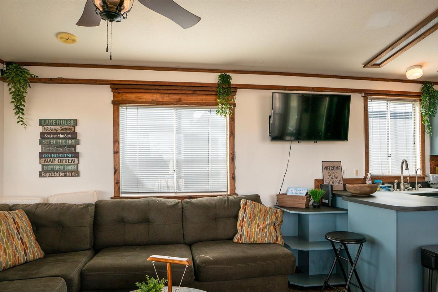 Holiday home Sam's Beachcomber Beauty, Front Row, Gorgeous Views! #222 *