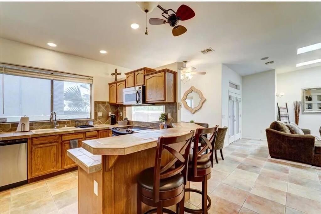 Tranquil Desert Oasis W/ Heatable Pool & * Lake Havasu City