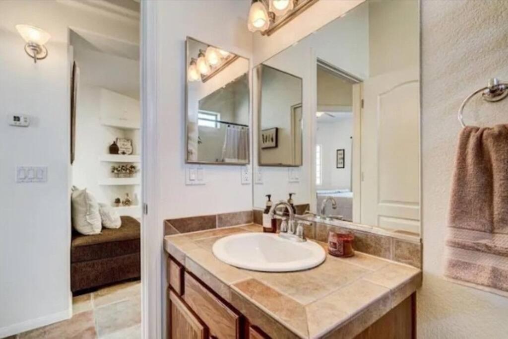 Holiday home Tranquil Desert Oasis W/ Heatable Pool & Lake Havasu City