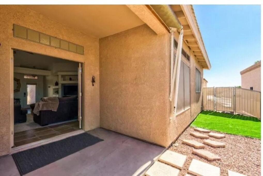 Tranquil Desert Oasis W/ Heatable Pool & Lake Havasu City
