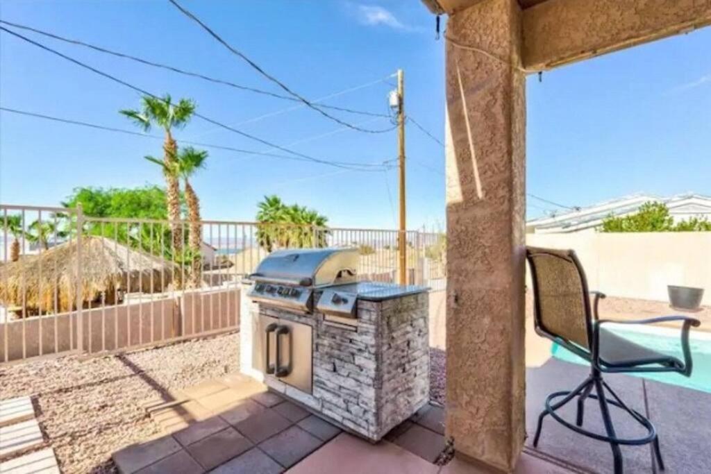 Tranquil Desert Oasis W/ Heatable Pool & Holiday home