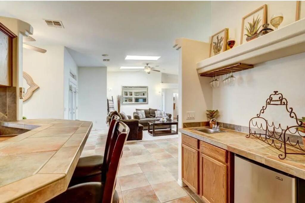 Tranquil Desert Oasis W/ Heatable Pool & Holiday home Lake Havasu City