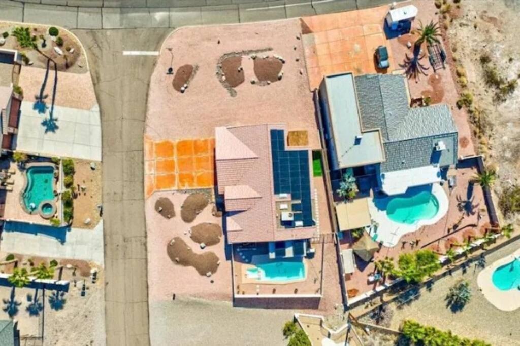 Tranquil Desert Oasis W/ Heatable Pool & Holiday home *