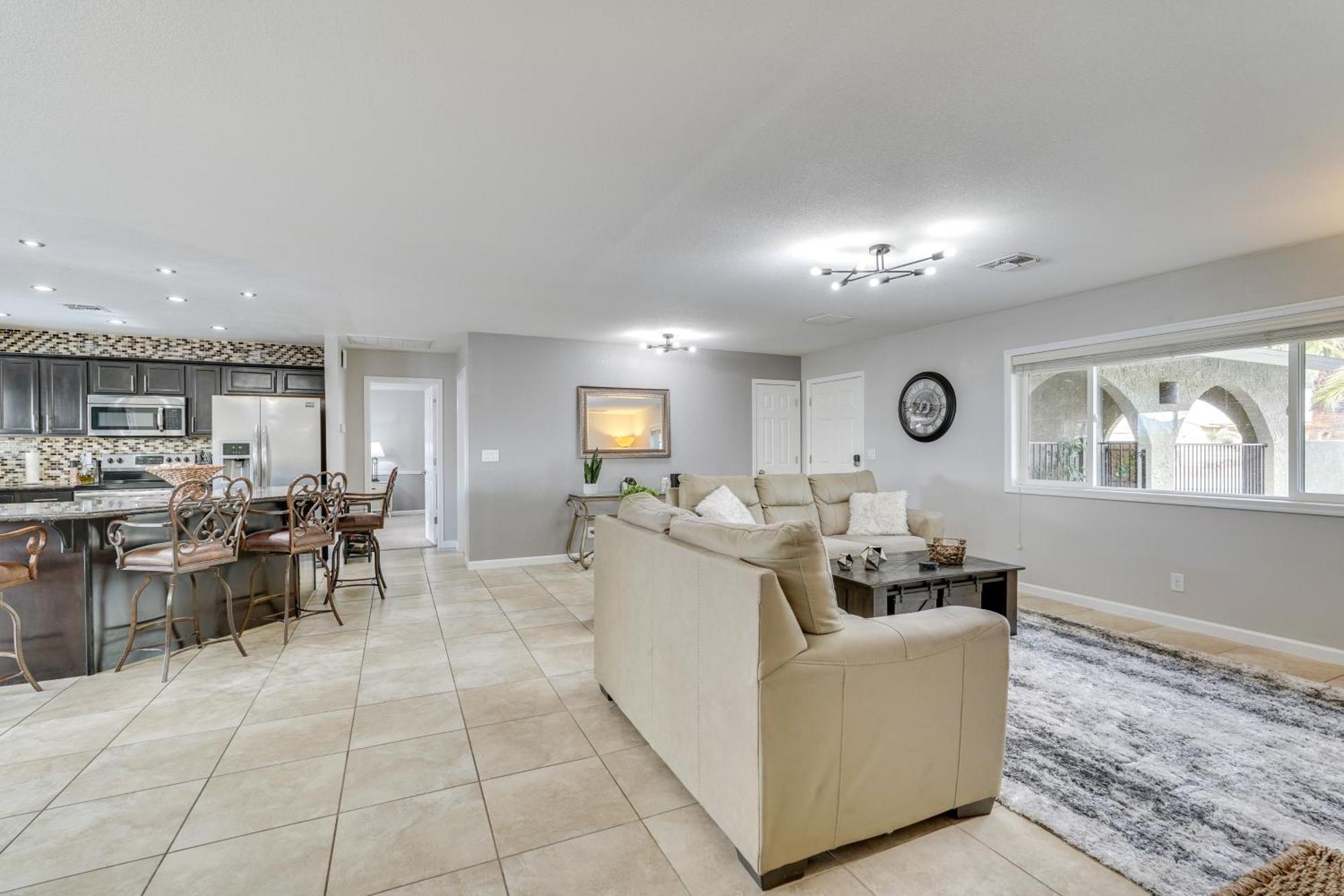 Havasu Getaway With Pool About 5 Mi To Beach! Holiday home *