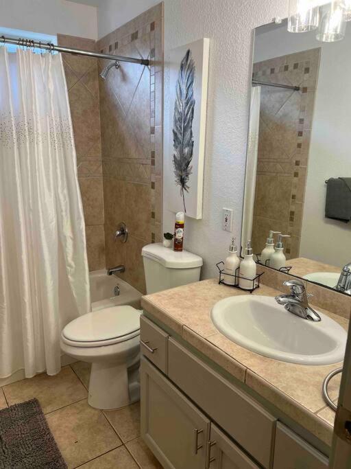 Holiday home Spacious Getaway! Pool, Spa, Sleeps 9