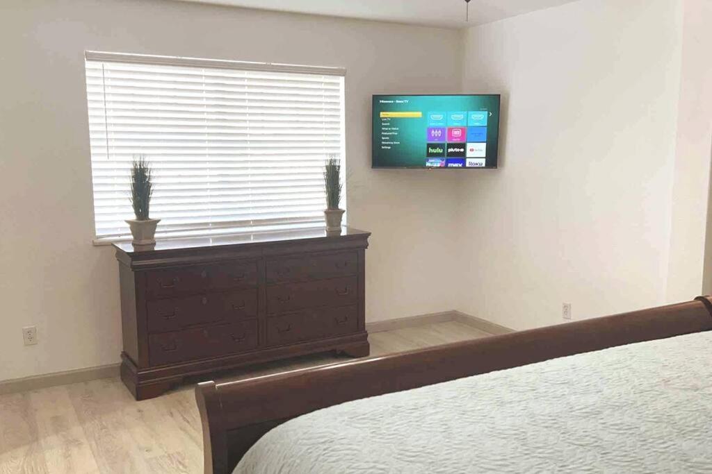 Spacious Getaway! Pool, Spa, Sleeps 9 Lake Havasu City