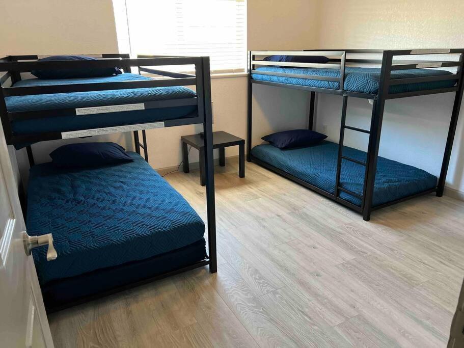 Spacious Getaway! Pool, Spa, Sleeps 9 Holiday home *