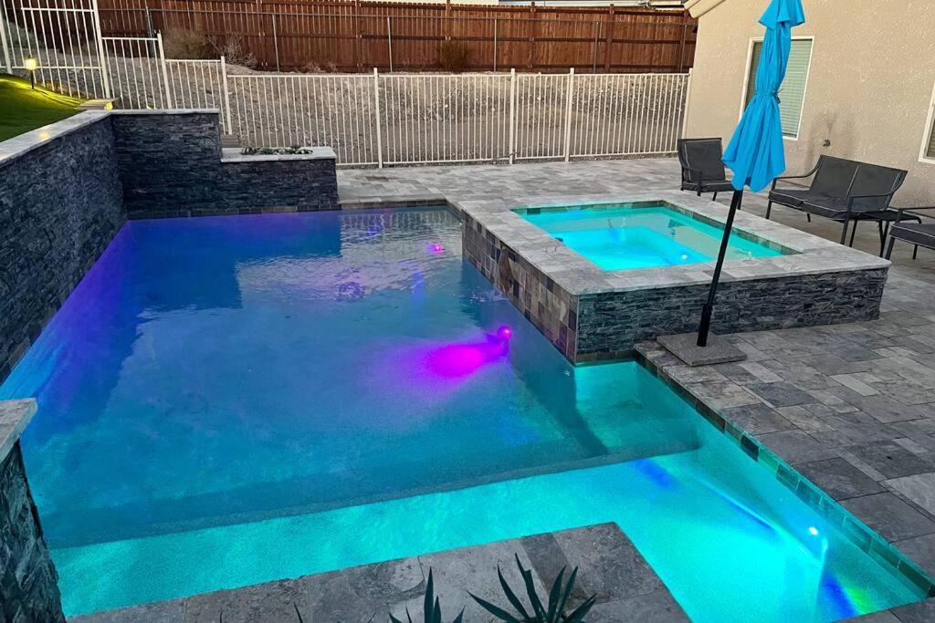 Paradise Oasis! Waterfall Pool & Holiday home *