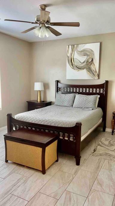 Holiday home Paradise Oasis! Waterfall Pool & Lake Havasu City