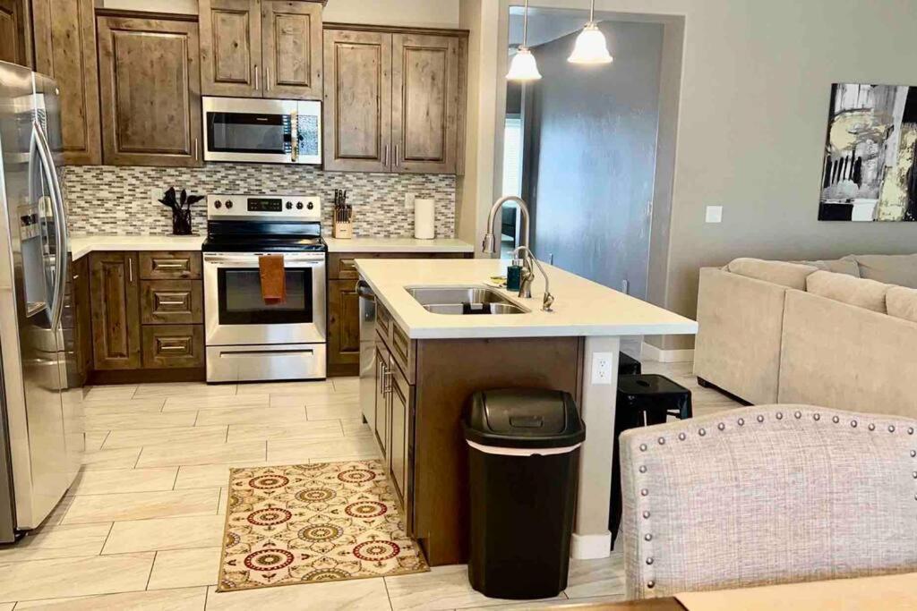 Paradise Oasis! Waterfall Pool & * Lake Havasu City