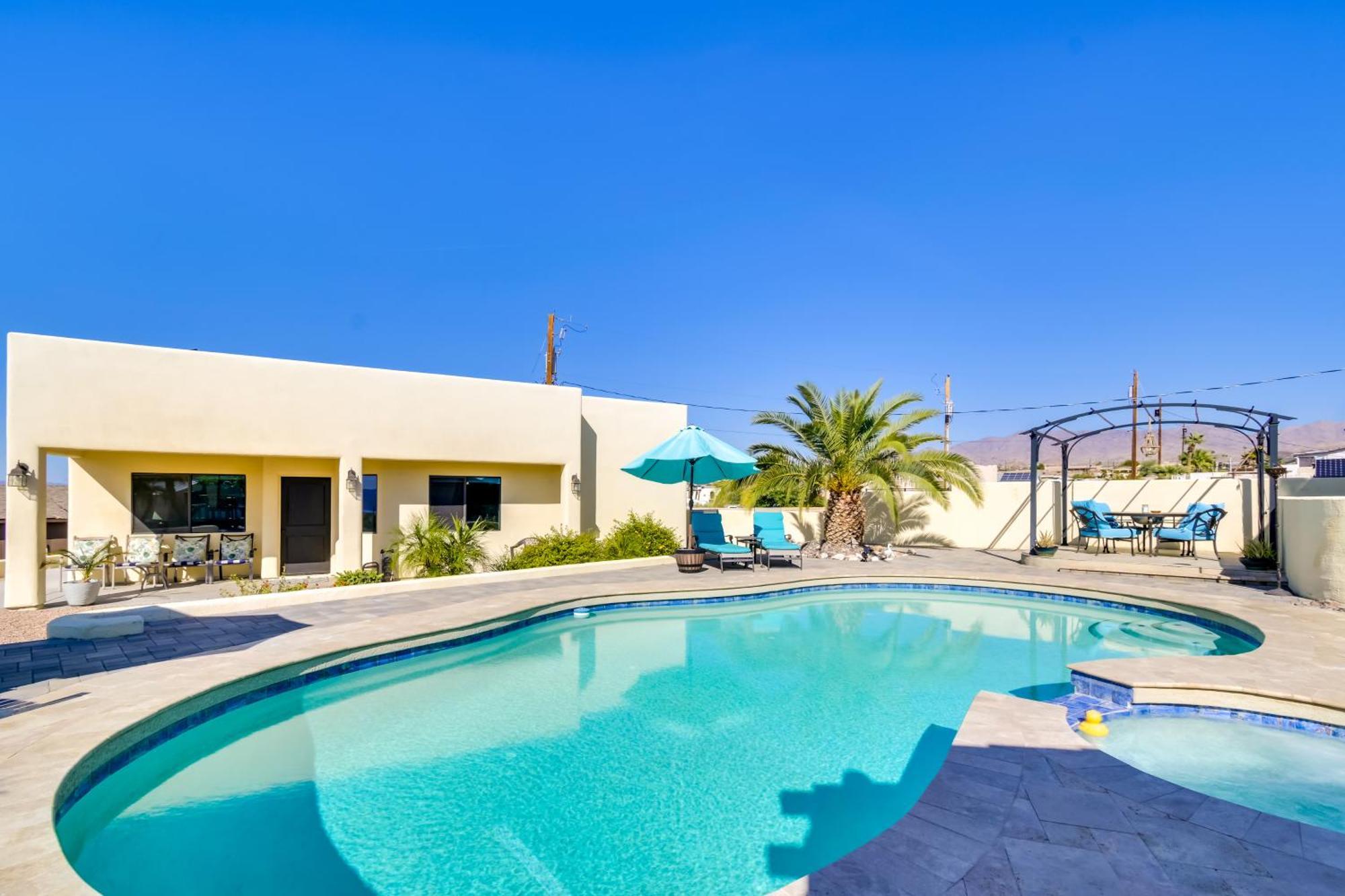 Bright With Pool And - 5 Mi To Havasu