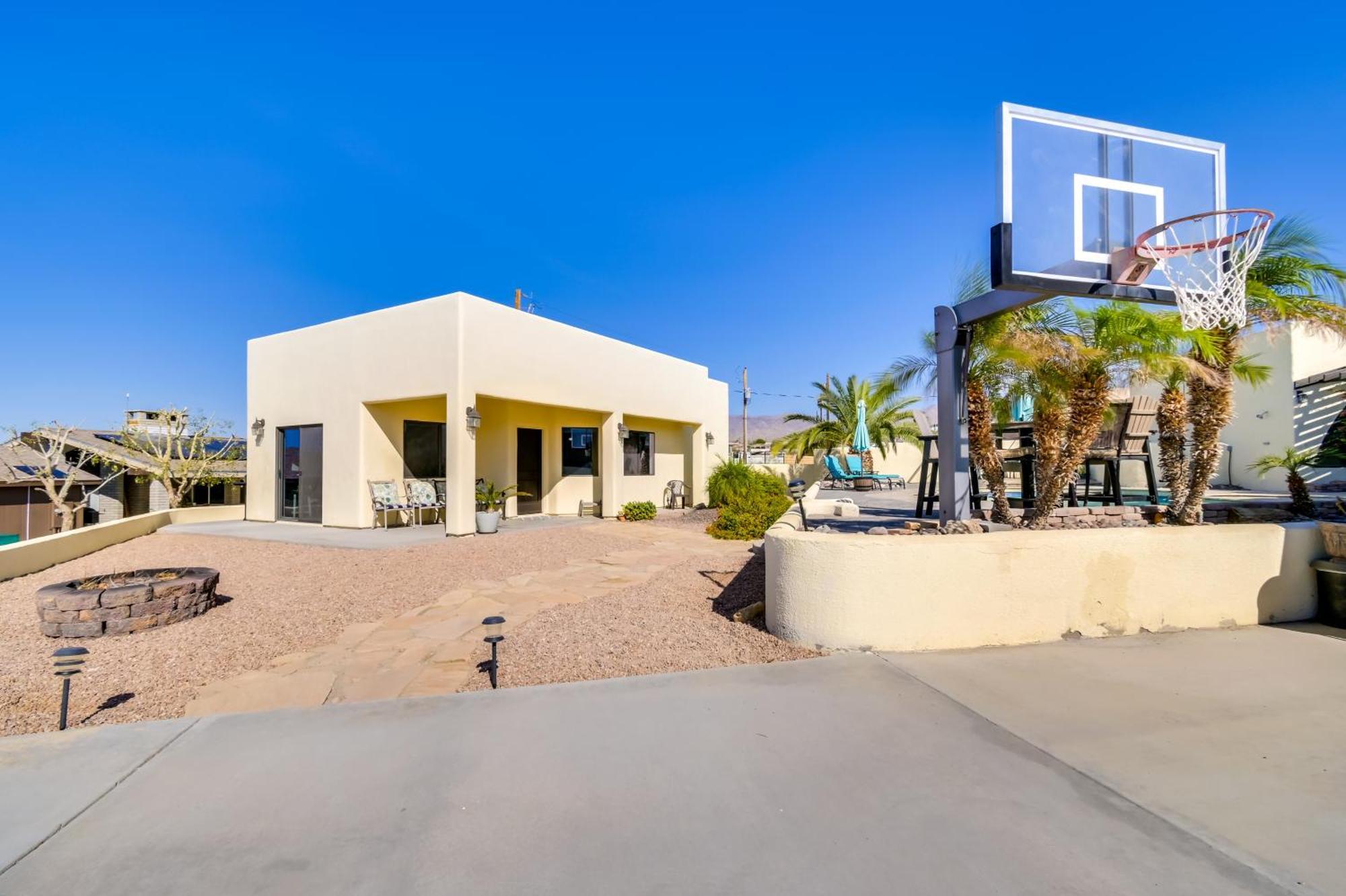 Bright With Pool And - 5 Mi To Havasu
