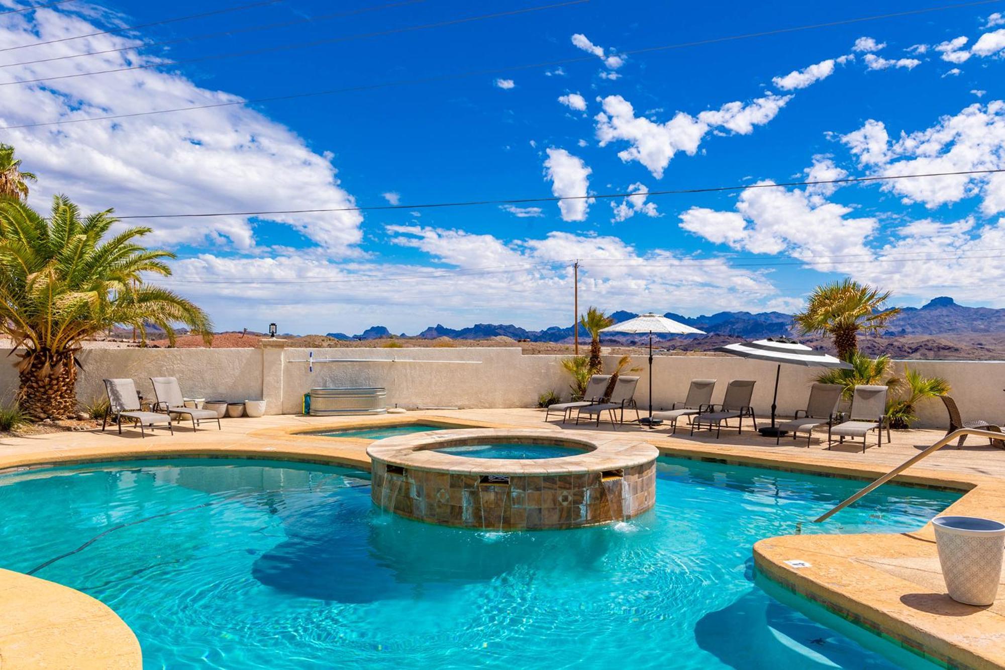 Lakeview Minute From New Launch With Pool And Apartment *