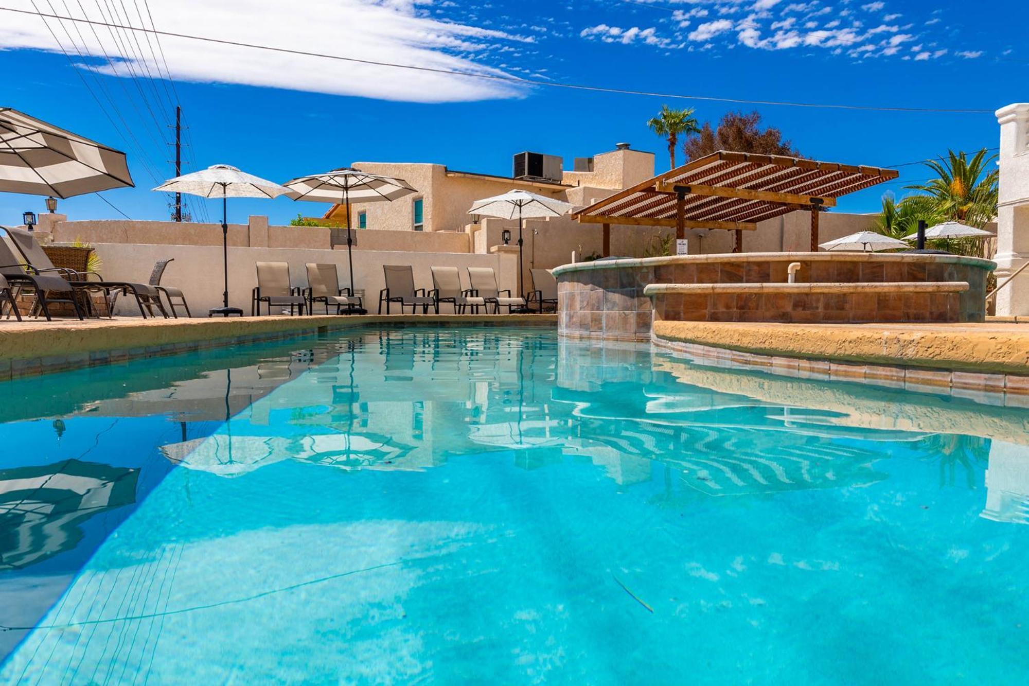 Lakeview Minute From New Launch With Pool And