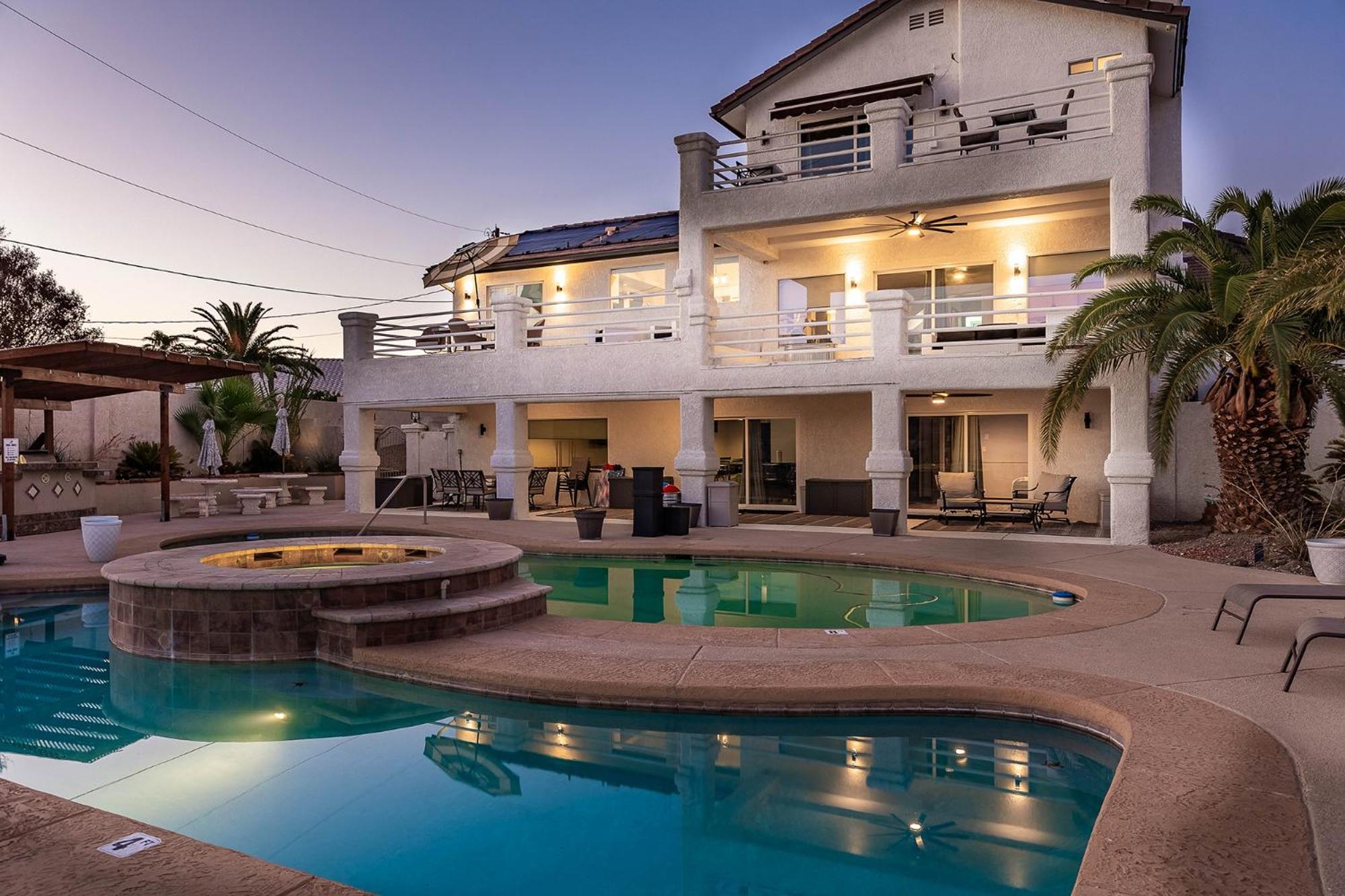 Lakeview Minute From New Launch With Pool And Apartment *